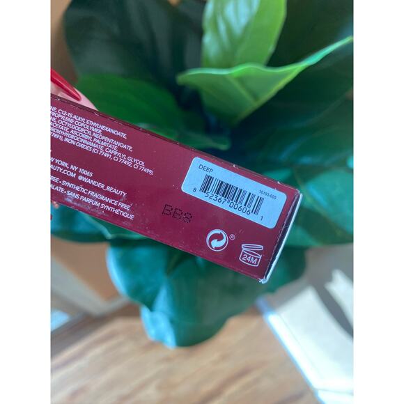 NEW Wander Beauty Flash Focus Hydrating Foundation Stick in Deep - Picture 2 of 6